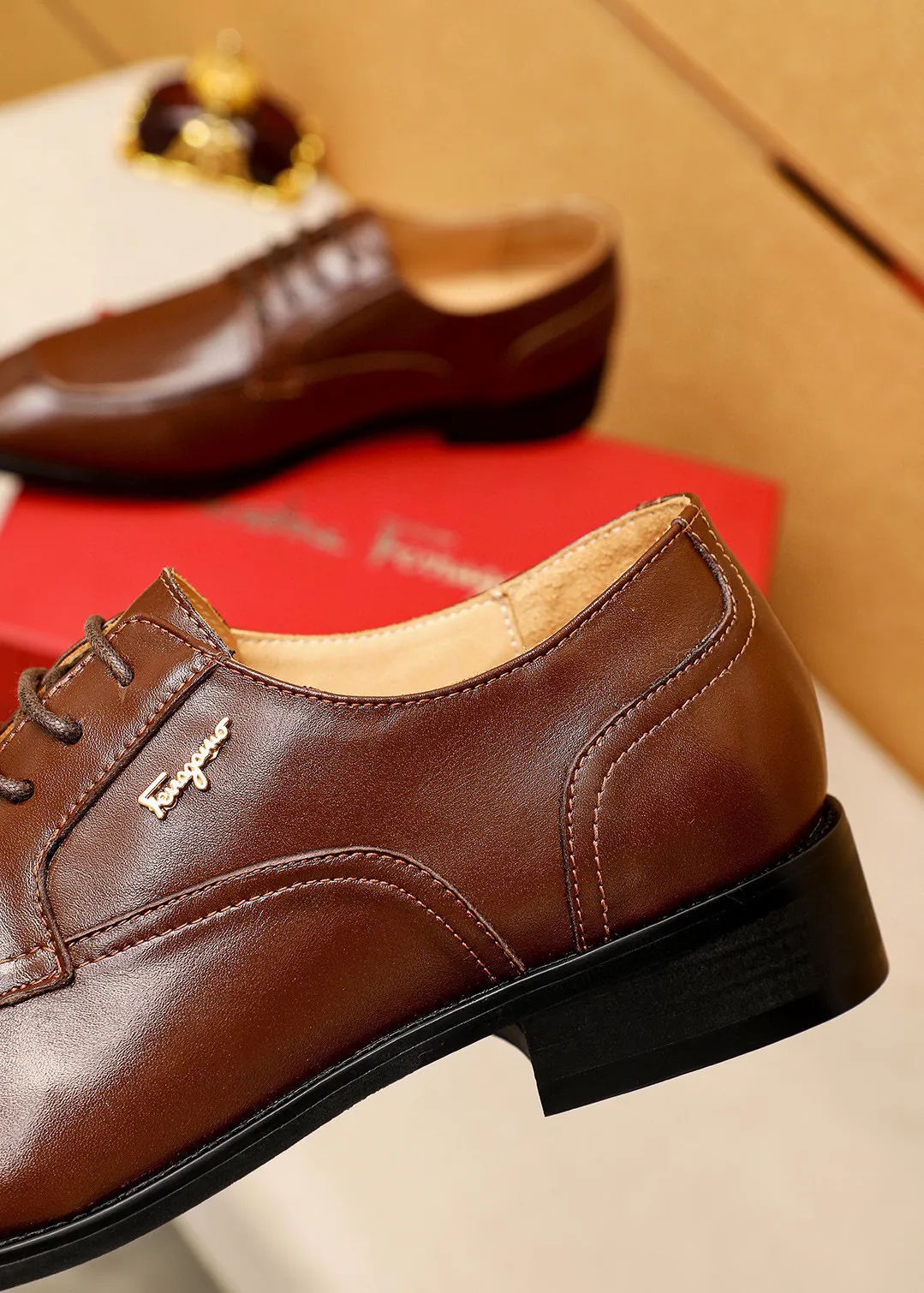 Men's shoes 💰442 💐 Product trademark: Ferragamo "Ferragamo" business leather shoes Regular size: 38-44 (45.46🉑️customized) Product materials: Selected imported first-layer calfskin upper + luxury hardware buckle, imported water-dyed cow leather lining. Strong three-dimensional visual effect, original combination outsole Color: 2⃣️colors available